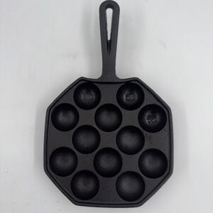 Vintage Cast Iron Gem/Muffin Pan w/12 Hemispherical Cups w/Star‎ Maker’s Mark
